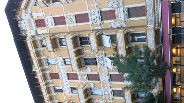 File:Building via Roma vs via Aldo Ferrari (la Spezia).jpg ... &copy; Creative Commons