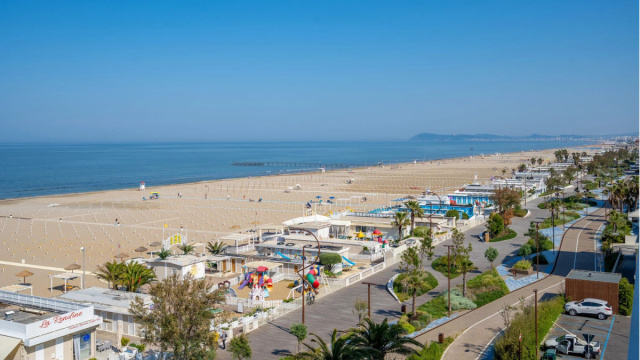 Hotel a 3 Stelle per Famiglie sul Mare di Rimini - Hotel Astor &copy; Creative Commons