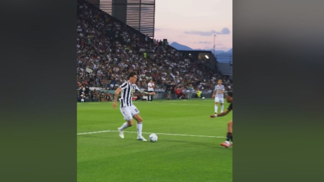 Nicol&ograve; Zaniolo in azione con la maglia dell'Udinese.