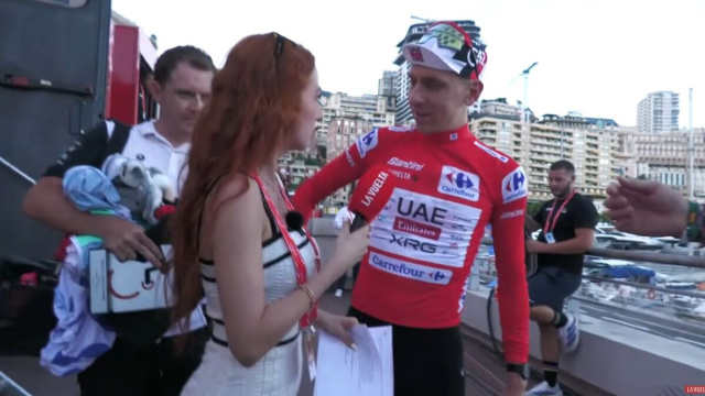 Tadej Pogacar con l'influencer Erola Jons - &copy; Youtube La Vuelta
