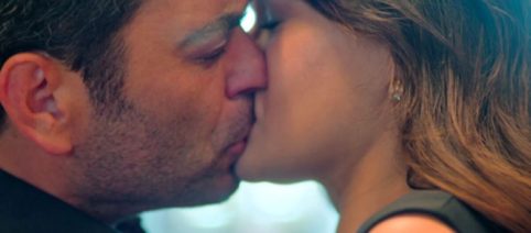 Far Away spoiler 1^ serie: Cihan ferma la partenza di Alya e la bacia per la prima volta