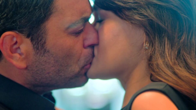 Il bacio di Cihan e Alya &copy; Far Away