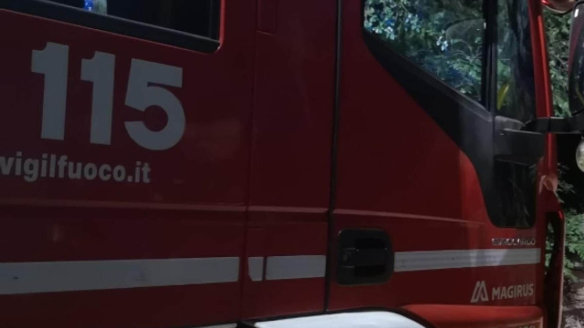 Incendio a Erbusco (Brescia), in fiamme un capannone di barche di ... &copy; Creative Commons