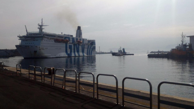 Paura sul traghetto Napoli-Palermo, fiamme a bordo: le immagini ... &copy; Creative Commons