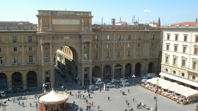 Piazza della Repubblica a Firenze  Visit Tuscany &copy; Creative Commons