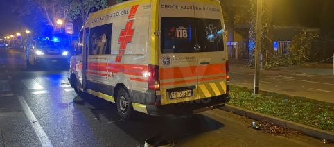 Bologna, aggredisce i volontari di un'ambulanza e danneggia il mezzo: denunciato 22enne