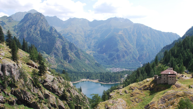 File:Visto sul lago di Antrona dalla diga di Campliccioli.jpg ... &copy; Creative Commons
