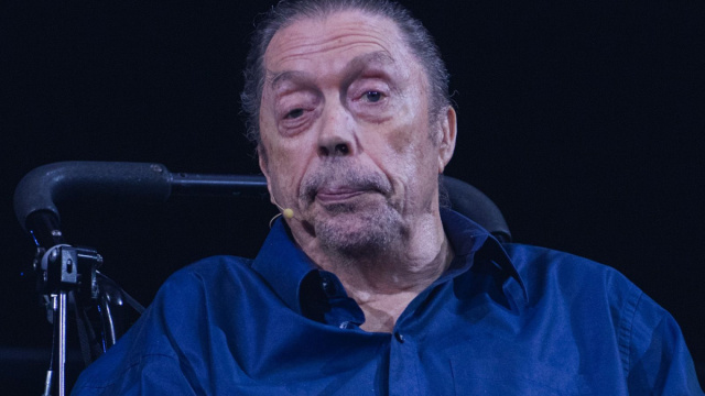 Tim Curry - Wikipedia &copy; Creative Commons