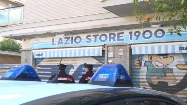 Bomba carta davanti al Lazio Store di Ostia, indagini in corso &copy; Creative Commons