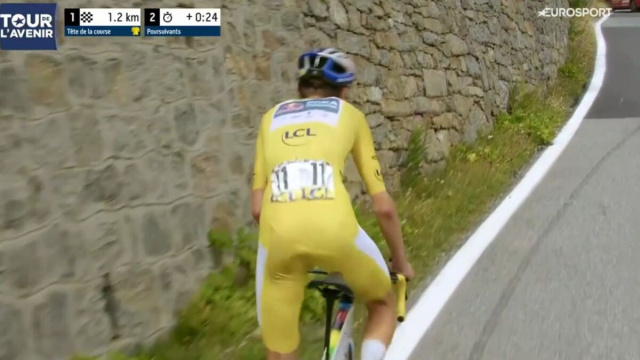 Lorenzo Mark Finn sulla salita di Ceresole Reale - &copy; Screenshot Eurosport