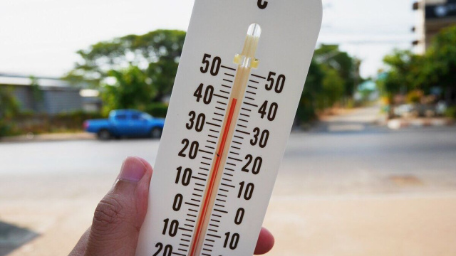 Un termometro segna caldo record