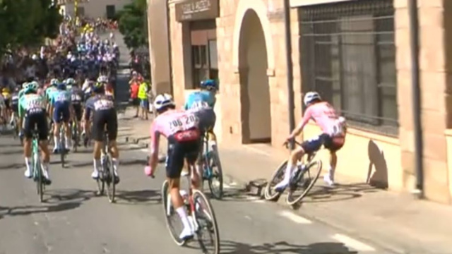 La caduta di Luca Van Boven - &copy; Screenshot Eurosport