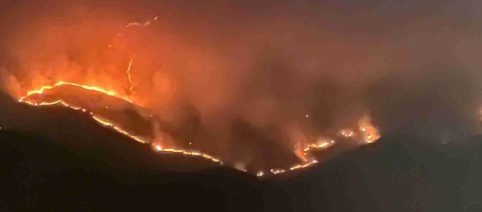 Incendio tra Lucoli e Roio, il fronte del fuoco avanza verso i monti di Bagno