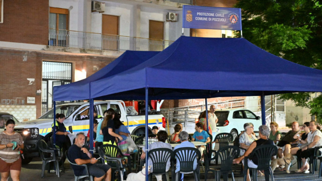 Terremoto Campi Flegrei, 22 famiglie sfollate a Pozzuoli: notte in ... &copy; Creative Commons