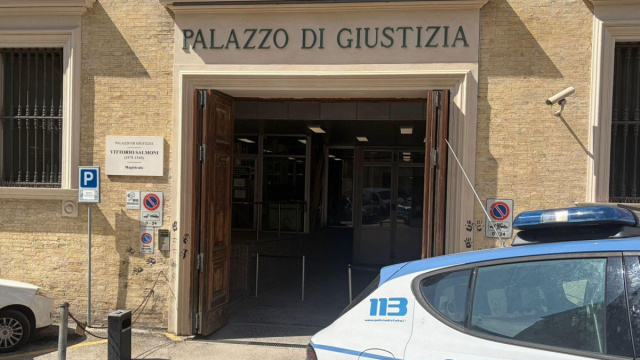 Blitz all'ex Telecom. Presi con 180 chili di rame. I ladri tentano ... &copy; Creative Commons