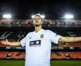 Leny Yoro, difensore del Valencia. Foto &copy; Valencia