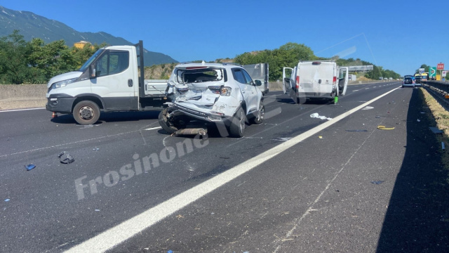 Incidente in A1, scontro tra un'auto e due furgoni: feriti e ... &copy; Creative Commons