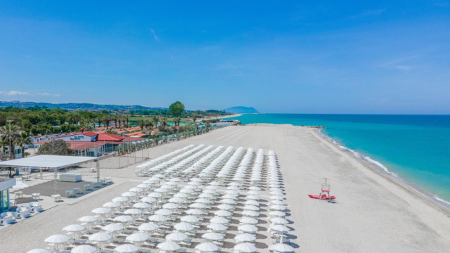Offerta Agosto Villaggio Porto Sant'Elpidio direttamente sul mare &copy; Creative Commons