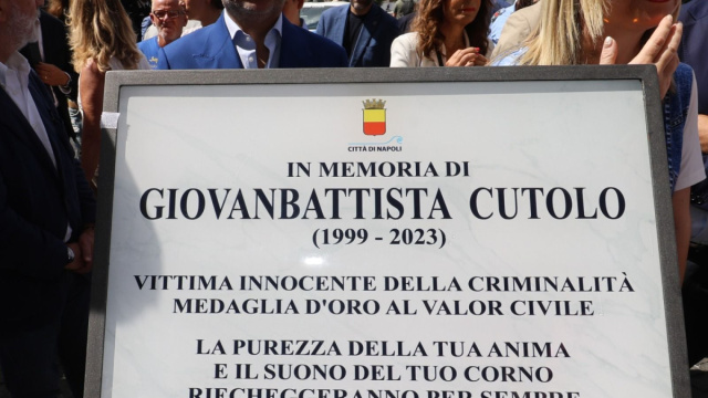 Ripristinata la targa per Giovanbattista Cutolo - Comune di Napoli &copy; Creative Commons