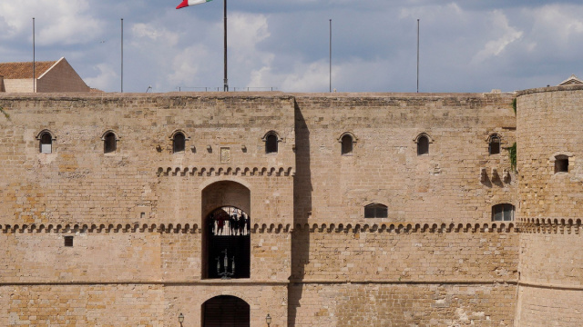Castello Aragonese (Taranto) - Wikipedia &copy; Creative Commons