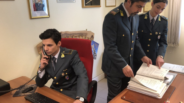 Guardia di Finanza ... &copy; Creative Commons