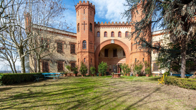 Castello in Vendita a Baldissero d'Alba MLS CBI135-1878-1345 &copy; Creative Commons