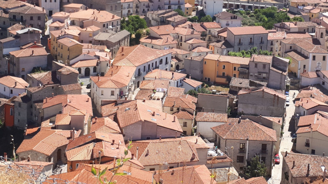 File:Centro storico Sasso di Castalda.jpg - Wikipedia &copy; Creative Commons