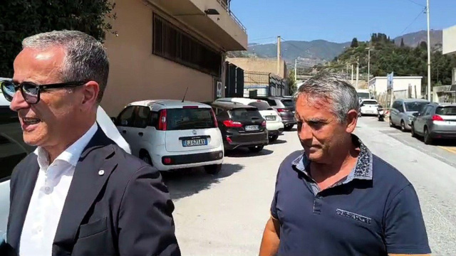 Messina: l'imprenditore Pasquale D'Al&igrave; seguito dall'avvocato.