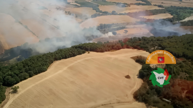 Gli incendi non si fermano: fiamme a Suvereto, elicotteri al ... &copy; Creative Commons