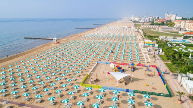 Jesolo Spiagge - Prenota il tuo ombrellone a Jesolo Online  SITO ... &copy; Creative Commons
