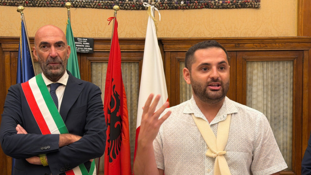 Anniversario dell'arrivo della Vlora, cittadinanza italiana a ... &copy; Creative Commons