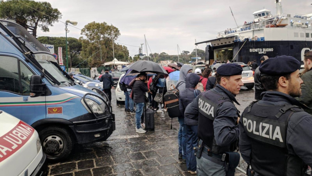 CONTROLLI DELLA POLIZIA DI STATO SULL'ISOLA VERDE IN OCCASIONE ... &copy; Creative Commons