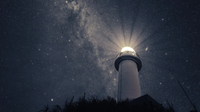 Faro sotto le stelle - pixabay.com