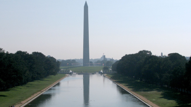 File:Reflecting Pool from Lincoln Mem.jpg - Wikipedia &copy; Creative Commons