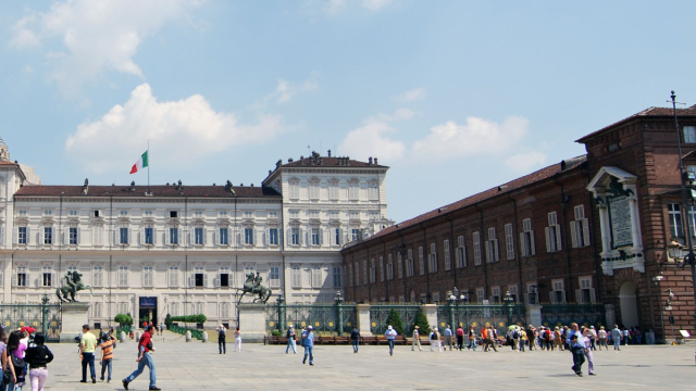 Piazza Castello (Torino) - Wikipedia &copy; Creative Commons