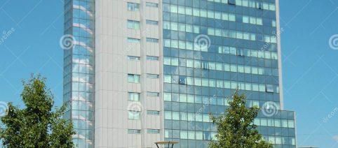 Kosovo, deputata lancia uova contro il premier Kurti in Parlamento