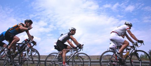 Cinquecento nudi in bici a Berlino per la protezione del clima