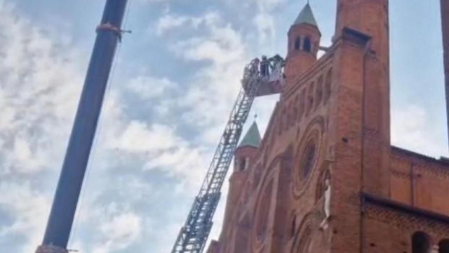 A Cremona i vigili del fuoco bolognesi "salvano" la cattedrale &copy; Creative Commons