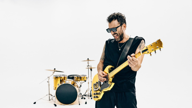 Cesare Cremonini torna a sorpresa con Amateur, il suo decimo album ... &copy; Creative Commons