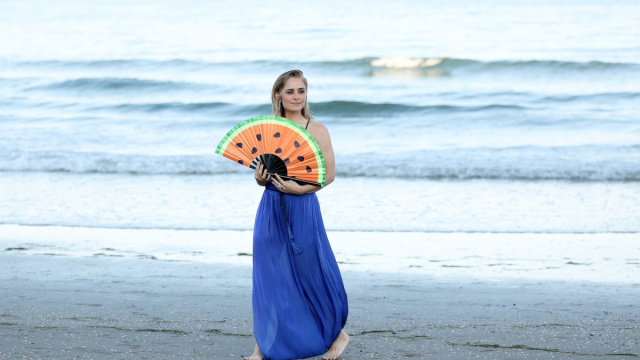 Greta Scarano fa il bagno al Lido e apre la Mostra del Cinema di ... &copy; Creative Commons