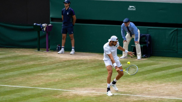 Il rovescio in back di Berrettini a Wimbledon 2021.png