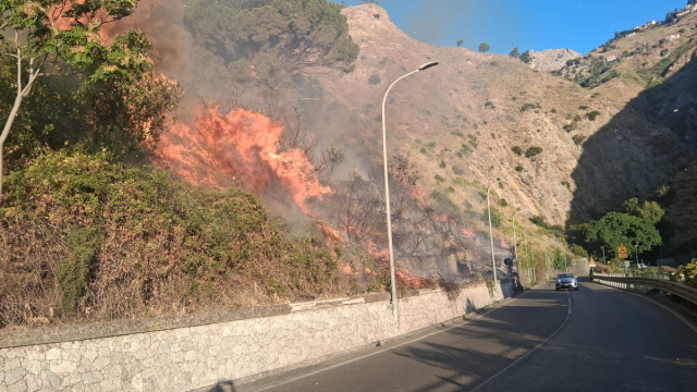 Incendio nel rione Zappulla di Taormina, case minacciate dal rogo &copy; Creative Commons