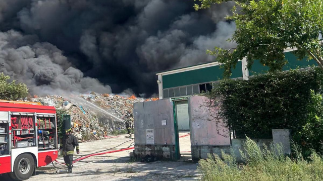 Incendio senza tregua ad Airola. Brucia ancora il deposito rifiuti ... &copy; Creative Commons