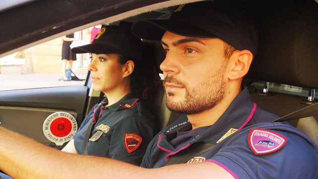 Video online di persone armate di coltelli in pieno centro a ... &copy; Creative Commons