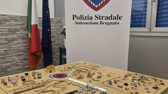 Anziana truffata da finto carabiniere, recuperati due chili di ... &copy; Creative Commons