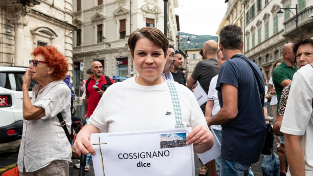 In piazza contro la discarica, pioggia e striscioni anti ... &copy; Creative Commons