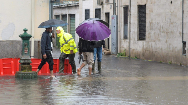 Maltempo Milano, esonda il fiume Lambro: evacuate comunit&agrave; parco ... &copy; Creative Commons