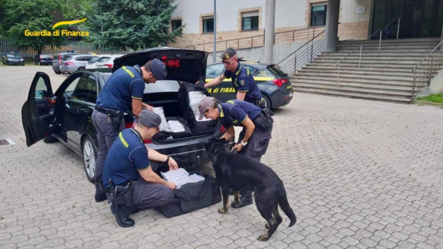Oltre un quintale di hashish sequestrato a Resia dalla Guardia di ... &copy; Creative Commons