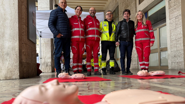 Pesaro rafforza la rete cardioprotetta: in piazza del Popolo il ... &copy; Creative Commons