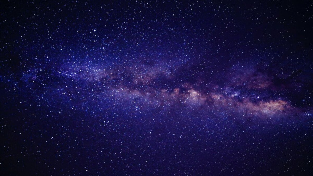 Stelle che brillano nel cielo notturno - pixabay.com